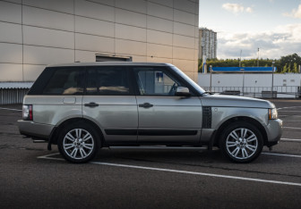 Подержанный автомобиль Land Rover Range Rover 2009 года (4 фото)