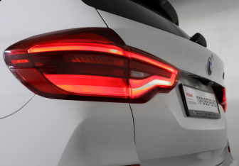 Подержанный автомобиль BMW X3 2018 года (23 фото)