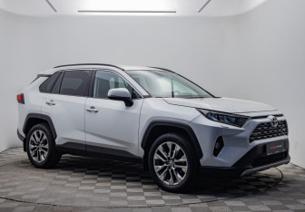 Подержанный автомобиль Toyota RAV4 2020 года (7 фото)