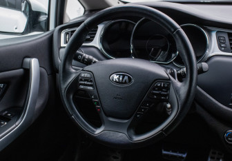 Подержанный автомобиль Kia Ceed Hatchback 2018 года (15 фото)