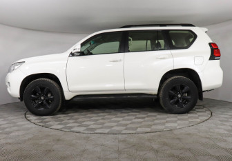Подержанный автомобиль Toyota Land Cruiser Prado 2021 года (8 фото)