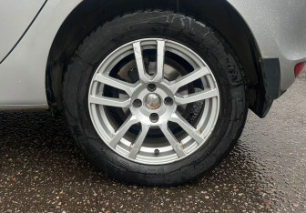 Подержанный автомобиль Renault Clio Hatchback 2009 года (16 фото)