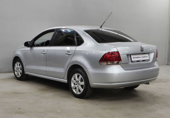 Подержанный автомобиль Volkswagen Polo Sedan 2012 года (7 фото)