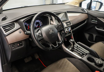 Подержанный автомобиль Mitsubishi Xpander 2022 года (7 фото)
