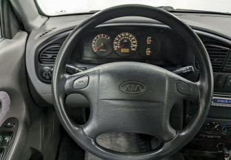 Подержанный автомобиль Kia Spectra Sedan 2007 года (21 фото)