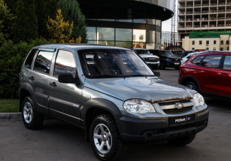 Подержанный автомобиль Chevrolet Niva 2011 года (2 фото)