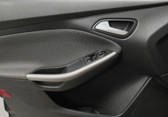 Подержанный автомобиль Ford Focus Hatchback 2012 года (15 фото)