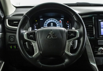 Подержанный автомобиль Mitsubishi Montero Sport 2022 года (13 фото)