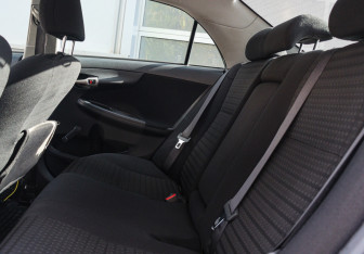 Подержанный автомобиль Toyota Corolla Sedan 2007 года (8 фото)