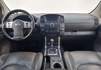Подержанный автомобиль Nissan Pathfinder 2010 года (13 фото)