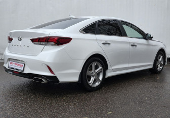 Подержанный автомобиль Hyundai Sonata 2019 года (5 фото)