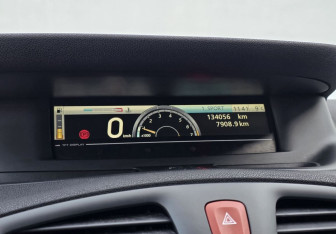 Подержанный автомобиль Renault Scenic 2010 года (13 фото)