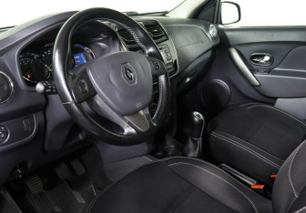 Подержанный автомобиль Renault Logan Sedan 2014 года (10 фото)