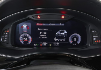 Подержанный автомобиль Audi Q8 2019 года (13 фото)
