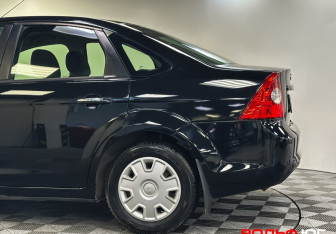 Подержанный автомобиль Ford Focus Sedan 2011 года (20 фото)