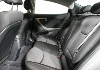 Подержанный автомобиль Hyundai Elantra Sedan 2015 года (15 фото)