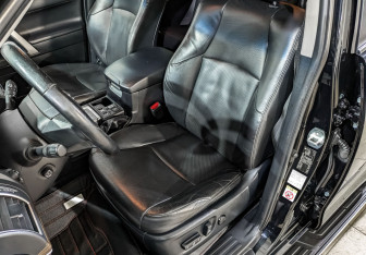 Подержанный автомобиль Toyota Land Cruiser Prado 2019 года (20 фото)