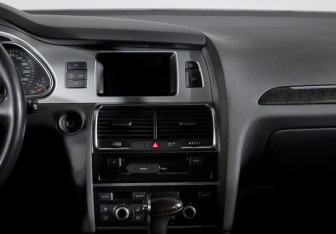 Подержанный автомобиль Audi Q7 2013 года (13 фото)