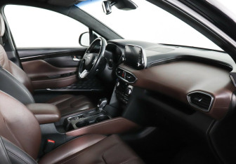 Подержанный автомобиль Hyundai Santa Fe 2019 года (5 фото)