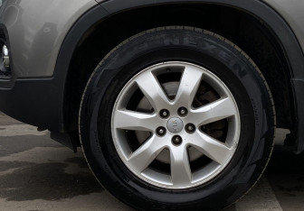 Подержанный автомобиль Kia Sorento 2011 года (9 фото)