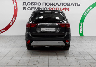 Подержанный автомобиль Mitsubishi Outlander 2018 года (5 фото)