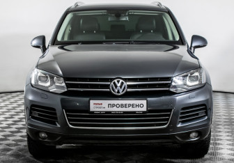 Подержанный автомобиль Volkswagen Touareg 2013 года (2 фото)