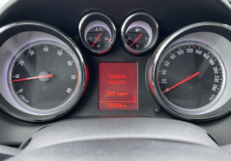 Подержанный автомобиль Opel Astra Wagon 2012 года (15 фото)