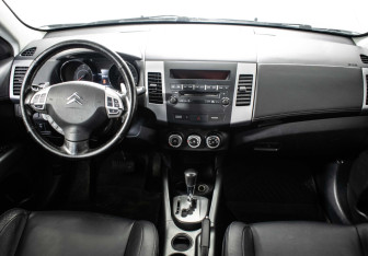 Подержанный автомобиль Citroen C-Crosser 2011 года (11 фото)
