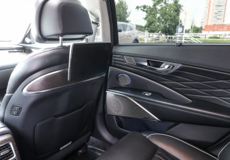 Подержанный автомобиль Kia K900 2019 года (23 фото)