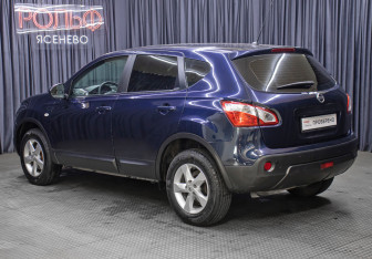 Подержанный автомобиль Nissan Qashqai 2012 года (7 фото)
