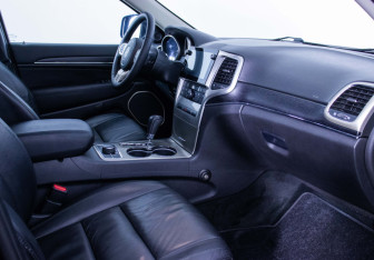 Подержанный автомобиль Jeep Grand Cherokee 2012 года (13 фото)