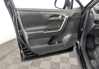 Подержанный автомобиль Toyota RAV4 2024 года (19 фото)