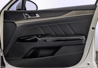 Подержанный автомобиль Kia K5 2023 года (25 фото)