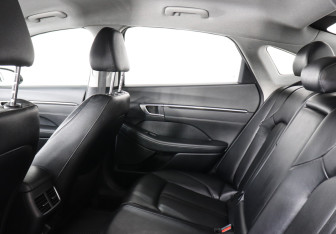 Подержанный автомобиль Hyundai Sonata 2020 года (12 фото)