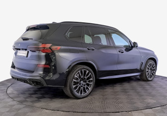 Подержанный автомобиль BMW X5 2023 года (5 фото)