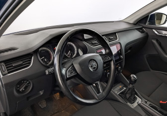 Подержанный автомобиль Skoda Octavia Liftback 2017 года (15 фото)