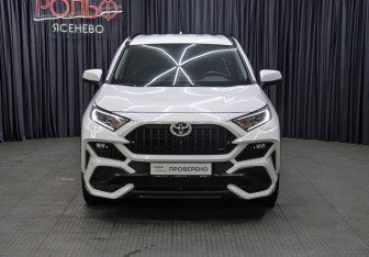 Подержанный автомобиль Toyota RAV4 2021 года (2 фото)