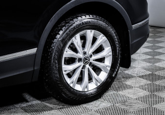 Подержанный автомобиль Volkswagen Tiguan 2021 года (15 фото)