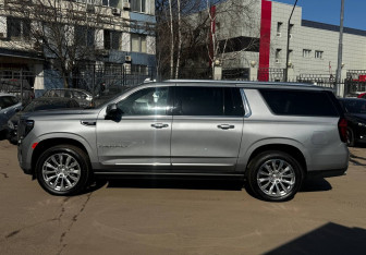 Подержанный автомобиль GMC Yukon 2023 года (5 фото)