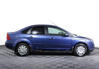 Подержанный автомобиль Ford Focus Sedan 2006 года (4 фото)