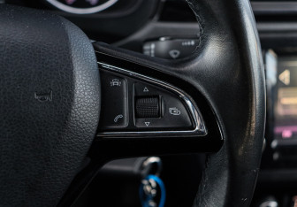 Подержанный автомобиль Skoda Rapid Liftback 2017 года (17 фото)