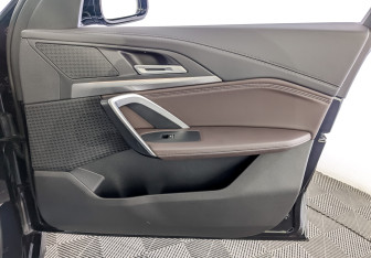 Подержанный автомобиль BMW X1 2024 года (26 фото)