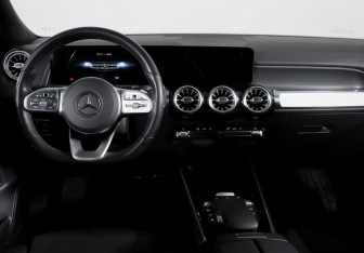 Подержанный автомобиль Mercedes-Benz GLB 2020 года (12 фото)
