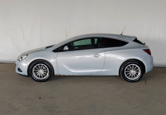 Подержанный автомобиль Opel Astra Hatchback 2012 года (8 фото)