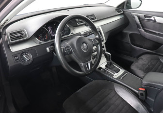 Подержанный автомобиль Volkswagen Passat Sedan 2013 года (9 фото)