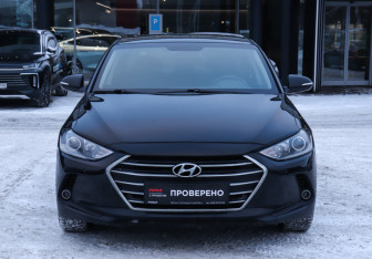 Подержанный автомобиль Hyundai Elantra Sedan 2017 года (2 фото)