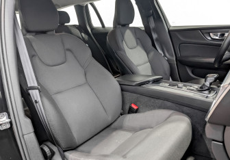 Подержанный автомобиль Volvo V60 2020 года (24 фото)