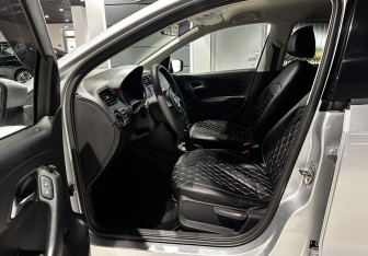 Подержанный автомобиль Volkswagen Polo Sedan 2012 года (8 фото)