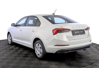 Подержанный автомобиль Skoda Rapid Liftback 2021 года (7 фото)