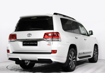 Подержанный автомобиль Toyota Land Cruiser Suv 2019 года (5 фото)